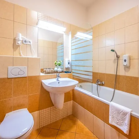 Anna Hotel 3*