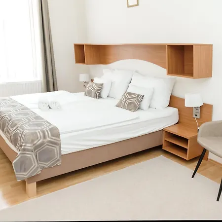 Hotel Anna 3*